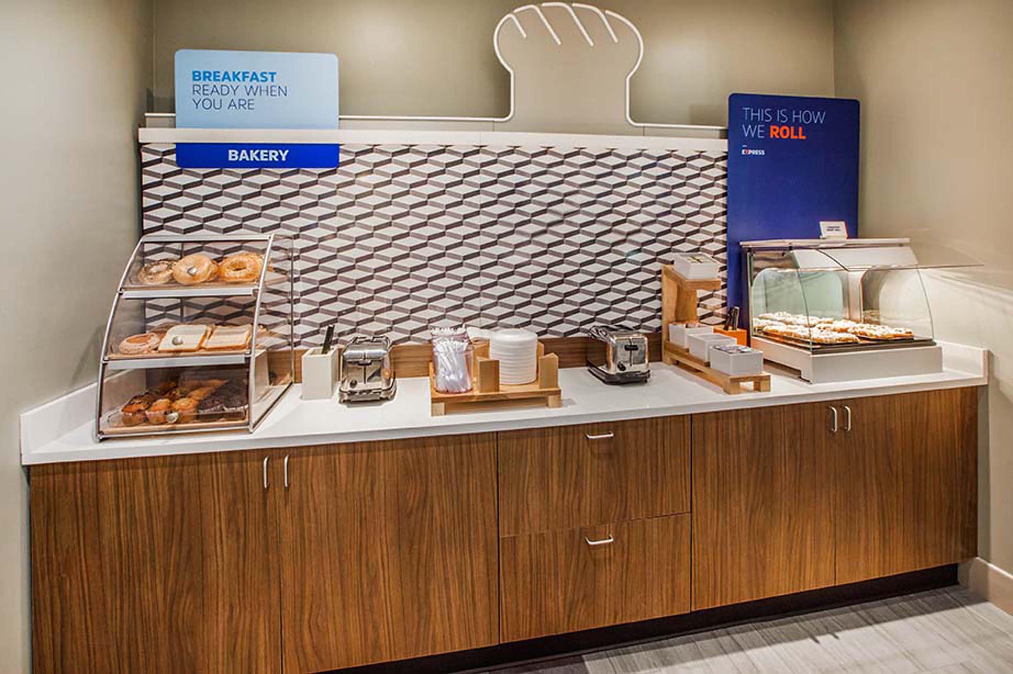 Holiday Inn Express & Suites Jacksonville South East - Medical Center Area By Ihg Bagian luar foto